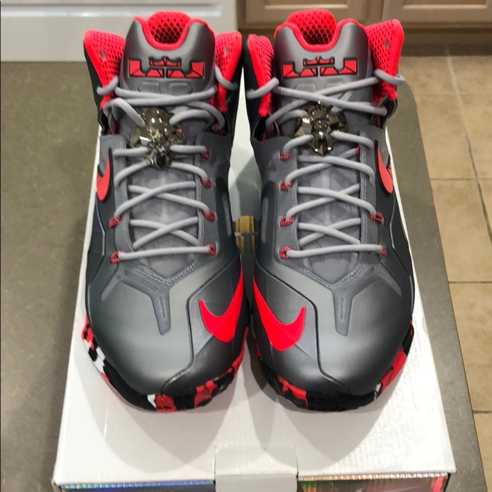 Nike LEBRON XI ELITE SERIES size is rare now.